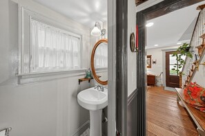 Half Bathroom | Pedestal Sink | Oval Mirror