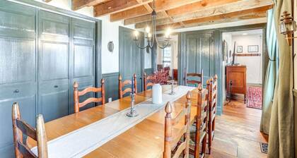 Historic Milton Gem w Deck & Modern Touches!