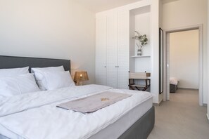 4 quartos, cofres nos quartos, ferros/tábuas de passar roupa
