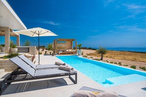 A heated pool - 5* Luxury Seaview Villa Plant 3 with pool (Novalja)