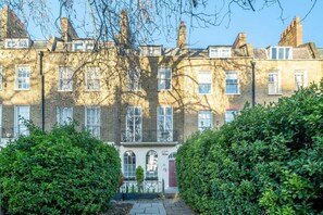 Exterior - Argyl | Bright, Central London 4 Bedroom Apt (Greater London)