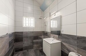 Shower, towels
