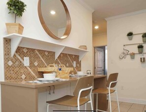 Dining - Cozy 1-bedroom apartment in tranquil Philadelphia 2frt (Philadelphia)
