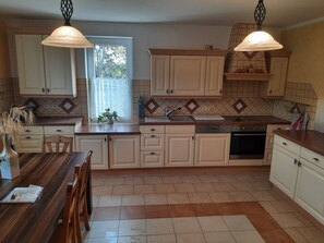 Microwave, stovetop, dishwasher - Vacation apartment in the countryside near Leipzig (Pegau)