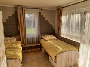 4 bedrooms, iron/ironing board, WiFi, bed sheets - Vacation apartment in the countryside near Leipzig (Pegau)