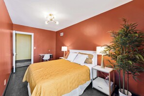 Standard Single Room, Lake View - Randolph Hotel (Fox Lake)