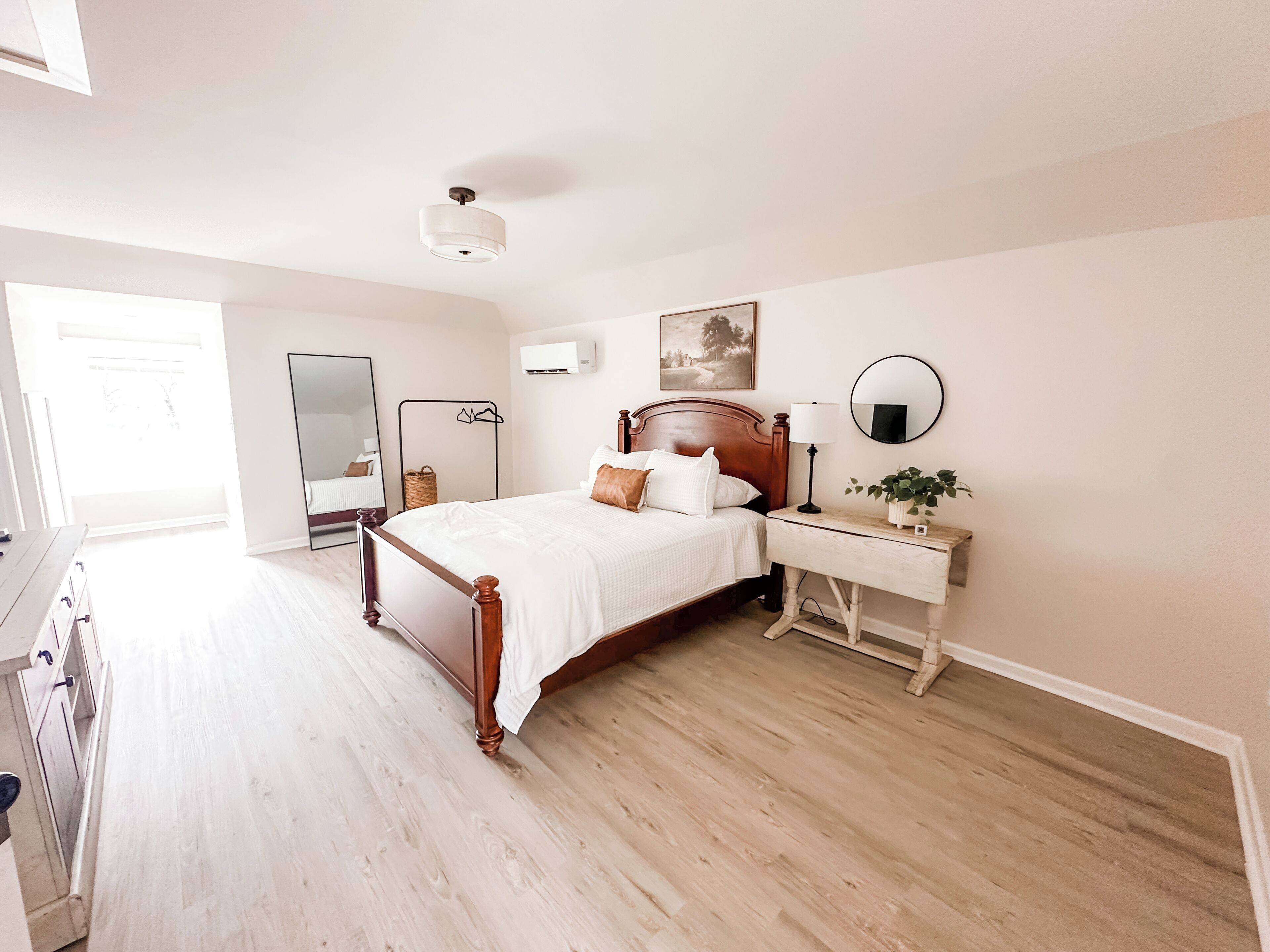 办公桌、熨斗/熨衣板、免费 WiFi、床单