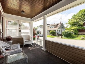 Terrace/patio - Fabulous 2-bedroom, 2-bath house with AC in historic Pittsburgh (Pittsburgh)