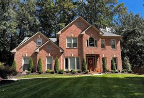 Exterior - Stylish 5 bedroom/3b close to HPU, Wyndham & FM! (Jamestown)