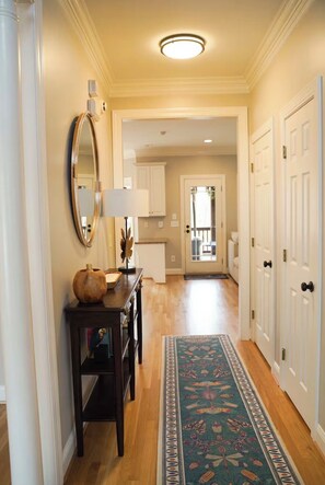 Interior - Stylish 5 bedroom/3b close to HPU, Wyndham & FM! (Jamestown)