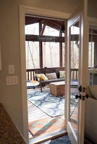 Stylish 5 bedroom/3b close to HPU, Wyndham & FM!