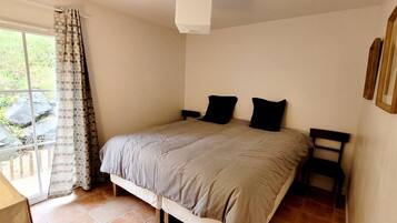 3 slaapkamers, een strijkplank/strijkijzer, wifi