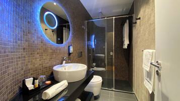 Deluxe Apartment, Garden View | Bathroom