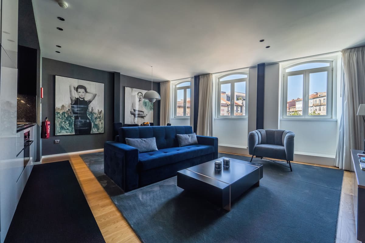 Deluxe Apartment, 1 Bedroom, City View | Living area