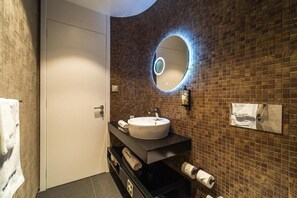 Shower, free toiletries, hair dryer, slippers - Lux Housing Braga XXI (Braga)