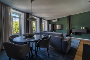 Căn hộ Deluxe, quang cảnh thành phố | Khu ăn uống