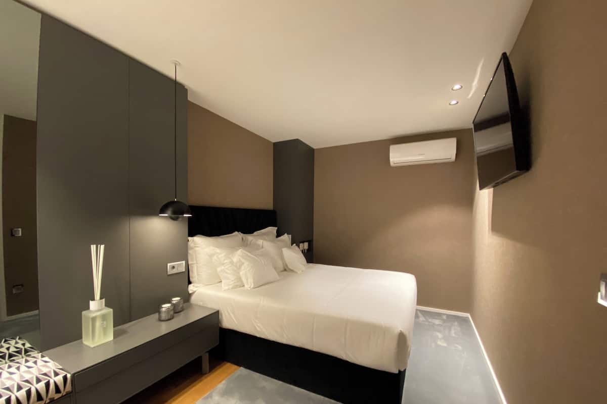 Apartment | Blackout curtains, soundproofing, iron/ironing board (on request)