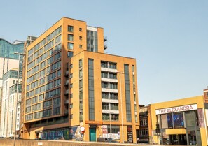 Exterior - West Two 2-Bed High Floor with City Views (Birmingham)