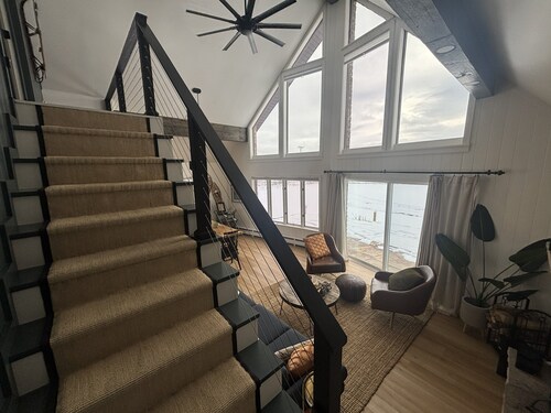 Stunning luxury A-frame with 360 Views.  Stargazers Delight.