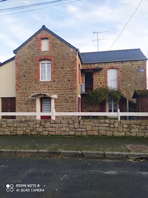 Exterior - Apartment with a garden and parking (Saint-Malo)