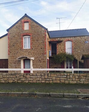 Exterior - Apartment with a garden and parking (Saint-Malo)