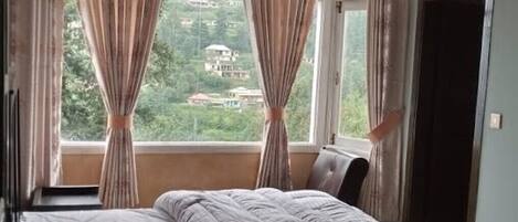 Kahden hengen deluxe-huone, vuoristonäköala | Äänieristys, silitysrauta/-lauta, ilmainen Wi-Fi