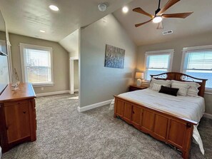 4 Schlafzimmer, Bügeleisen/Bügelbrett, WLAN, Bettwäsche