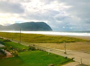 Beach nearby - Seaside | Romantic Beach Retreat | Pool + Beach (Seaside)
