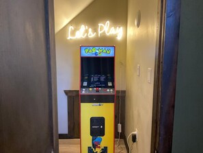 Games room - Summerfamilyfun*Mins to Dlywood/Island*HotTub*Xbox (Pigeon Forge)