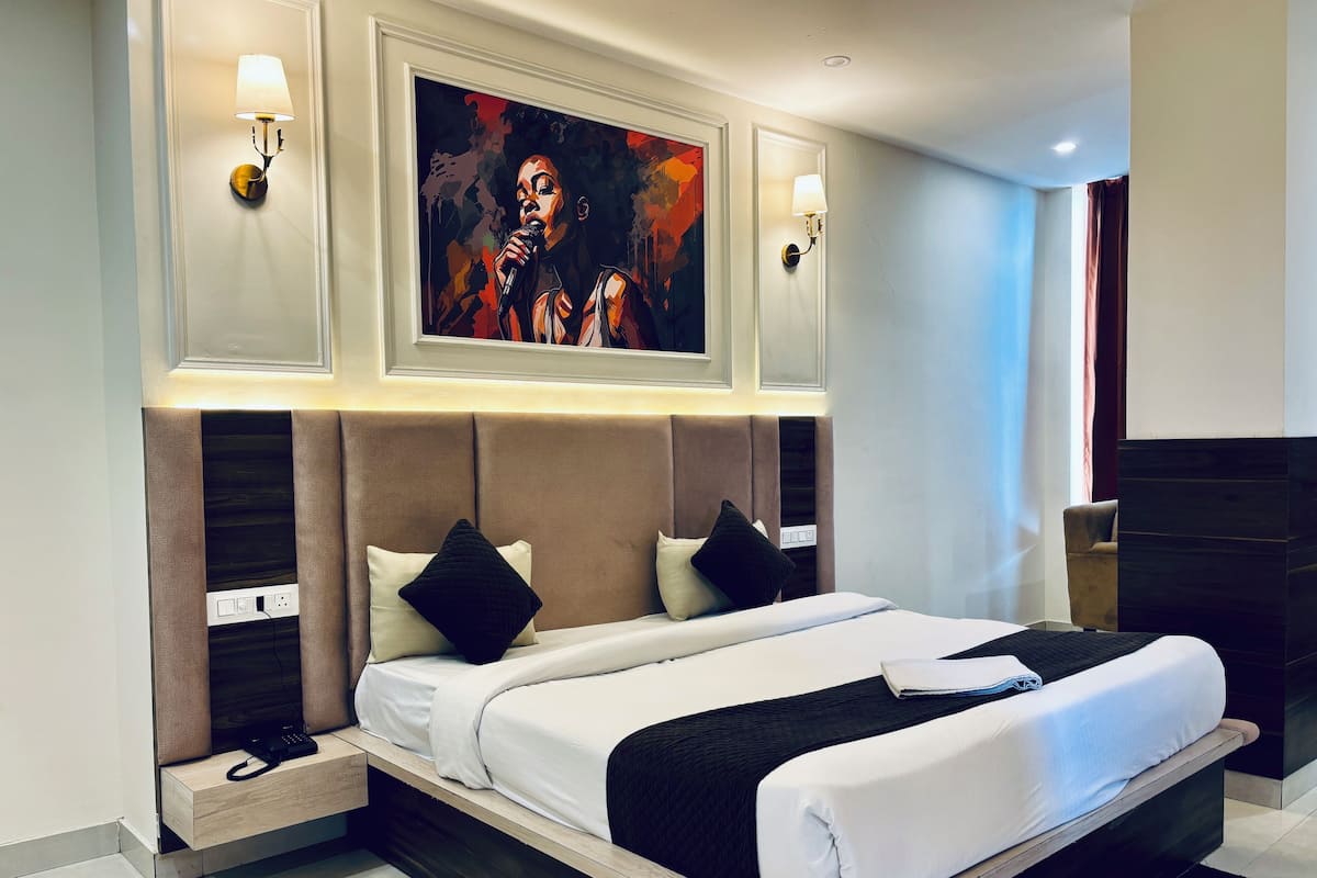 Superior Double Room, City View