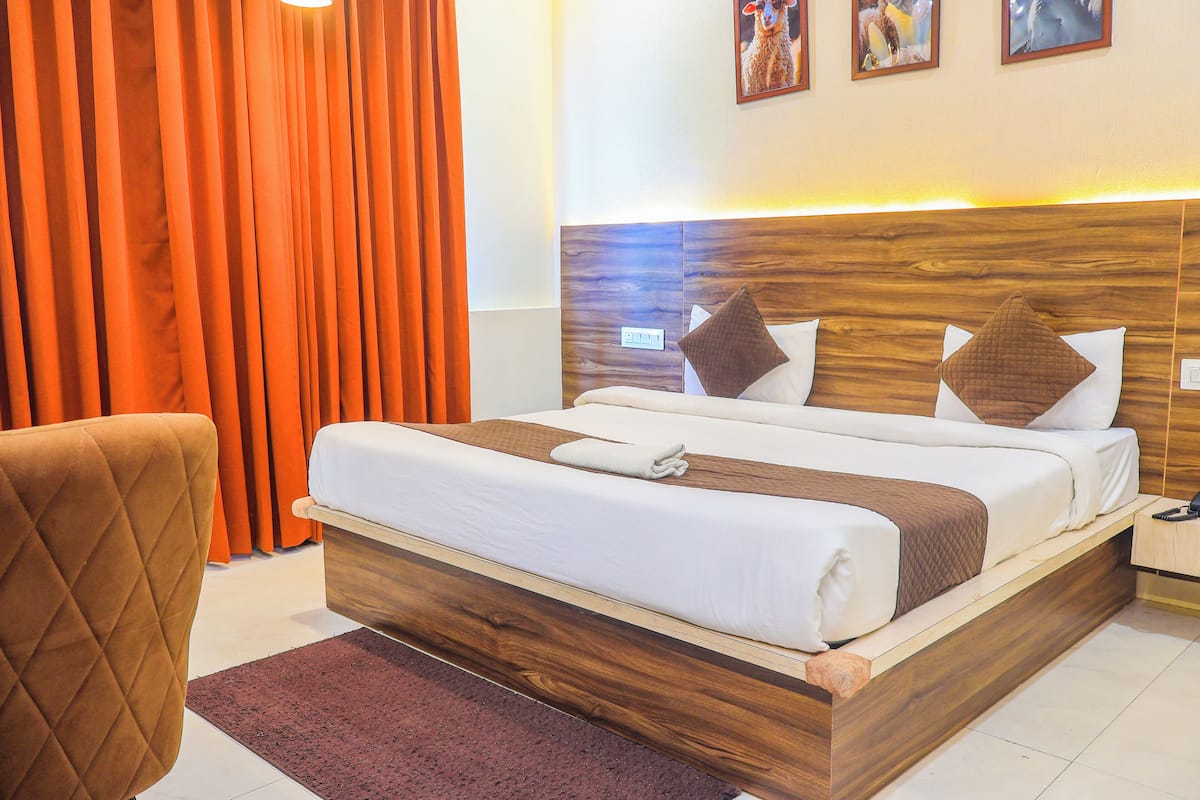 Deluxe Double or Twin Room, Air conditioning | Desk, laptop workspace, blackout drapes, free WiFi
