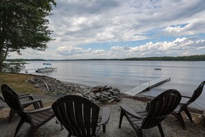 Property grounds - Peaceful Point Waterfront Dogs Welcome, Near Acadia National Park & Bar Harbor (Eddington)