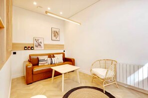 Living area - Spacious & Bright Apartment 2BR/6P - Bastille (Paris)