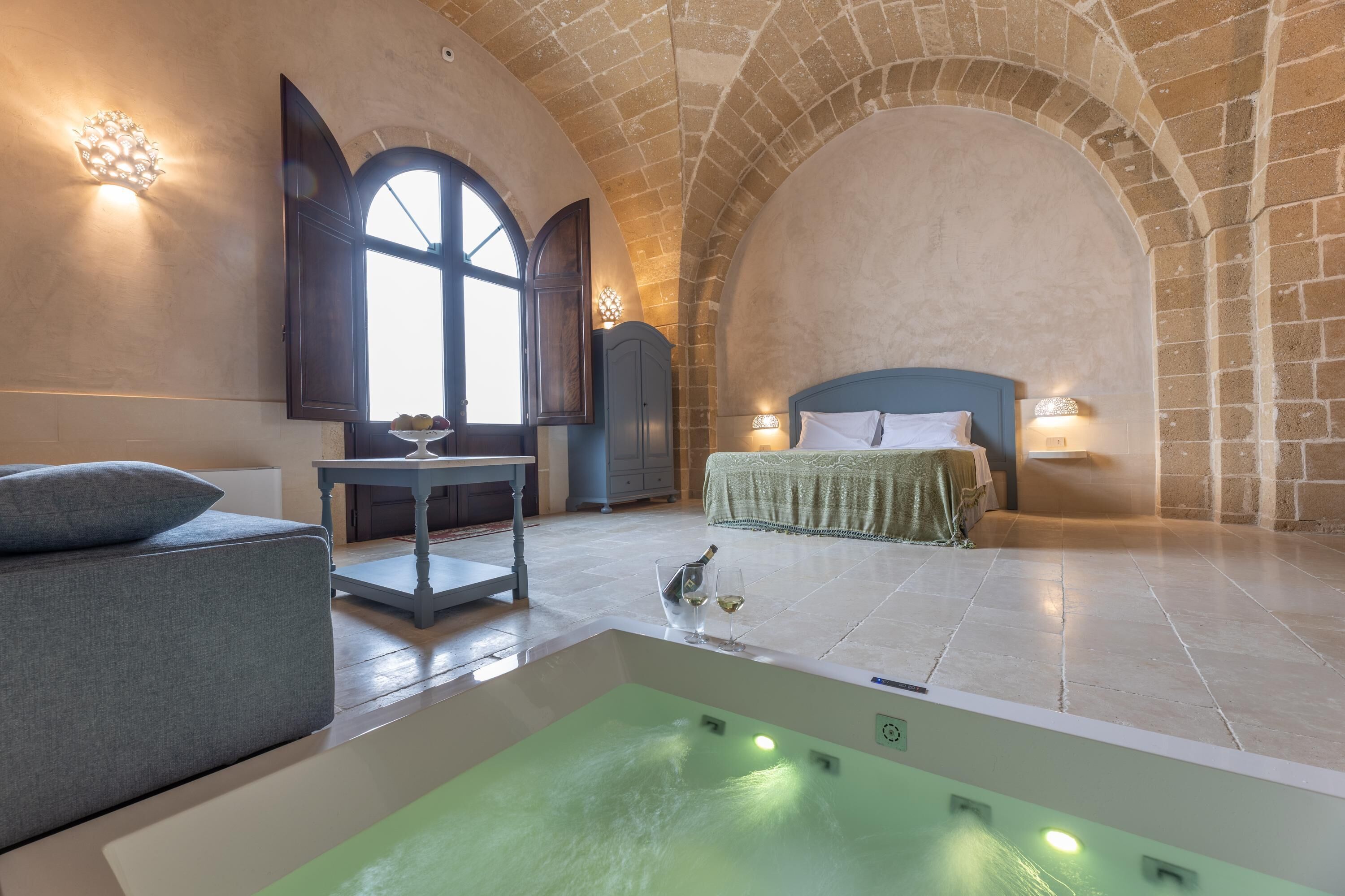 5 bedrooms, iron/ironing board, free WiFi, bed sheets