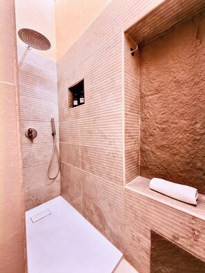 Shower, jetted bath, hair dryer, bidet - Historical center Palermo Bìfara Rooms (Palermo)