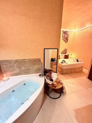 Shower, jetted bath, hair dryer, bidet - Historical center Palermo Bìfara Rooms (Palermo)