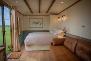 Family Room, Hill View | Free WiFi - Pentland Shepherd Huts (Penicuik)