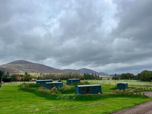 Deluxe Double Room, Hill View - Pentland Shepherd Huts (Penicuik)