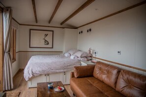 Family Room, Hill View - Pentland Shepherd Huts (Penicuik)