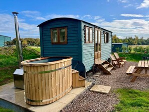 Deluxe Double Room, Hill View | Property grounds - Pentland Shepherd Huts (Penicuik)