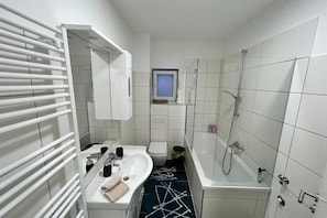 Handtücher, Seife, Toilettenpapier