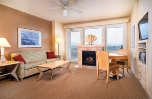 Unclassified image, 5 of 31, button - WorldMark Seaside - 2 Bedroom Queen (Seaside)