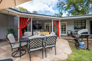 Outdoor dining - Heated Pool Oasis Family-Friendly Urban Retreat (Phoenix)