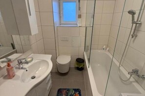 Handtücher, Seife, Toilettenpapier