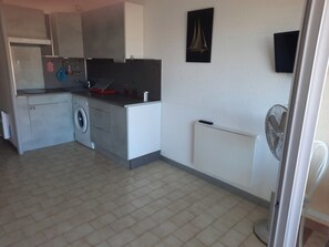 Fridge, microwave, stovetop, coffee/tea maker - STUDIO FOR RENT 300M FROM THE BEACH 500M FROM TOWN CENTER PRIVATE PARKING SOUTH LOGGIA (Valras-Plage)