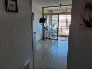 Interior - STUDIO FOR RENT 300M FROM THE BEACH 500M FROM TOWN CENTER PRIVATE PARKING SOUTH LOGGIA (Valras-Plage)