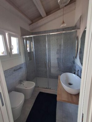 House, 2 Bedrooms, Smoking, Balcony | Bathroom - Elegant Detached House in the City Center (Avola)