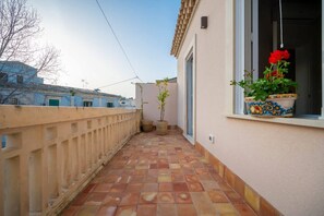 House, 2 Bedrooms, Smoking, Balcony | Property grounds - Elegant Detached House in the City Center (Avola)