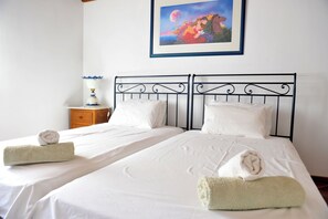 2 bedrooms, iron/ironing board, WiFi, bed sheets - VILLA ATHINA (Hydra)