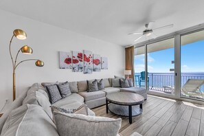 Living area - Aqua Resort 2003 (Panama City Beach)